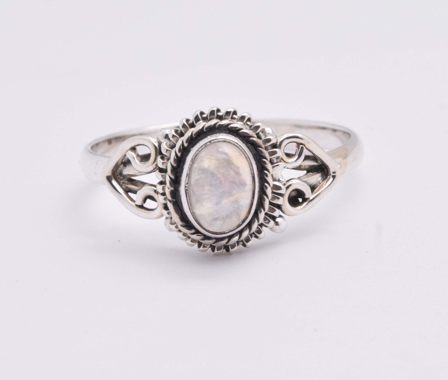 925 Solid Sterling Silver Designer Ring - 2 Grams