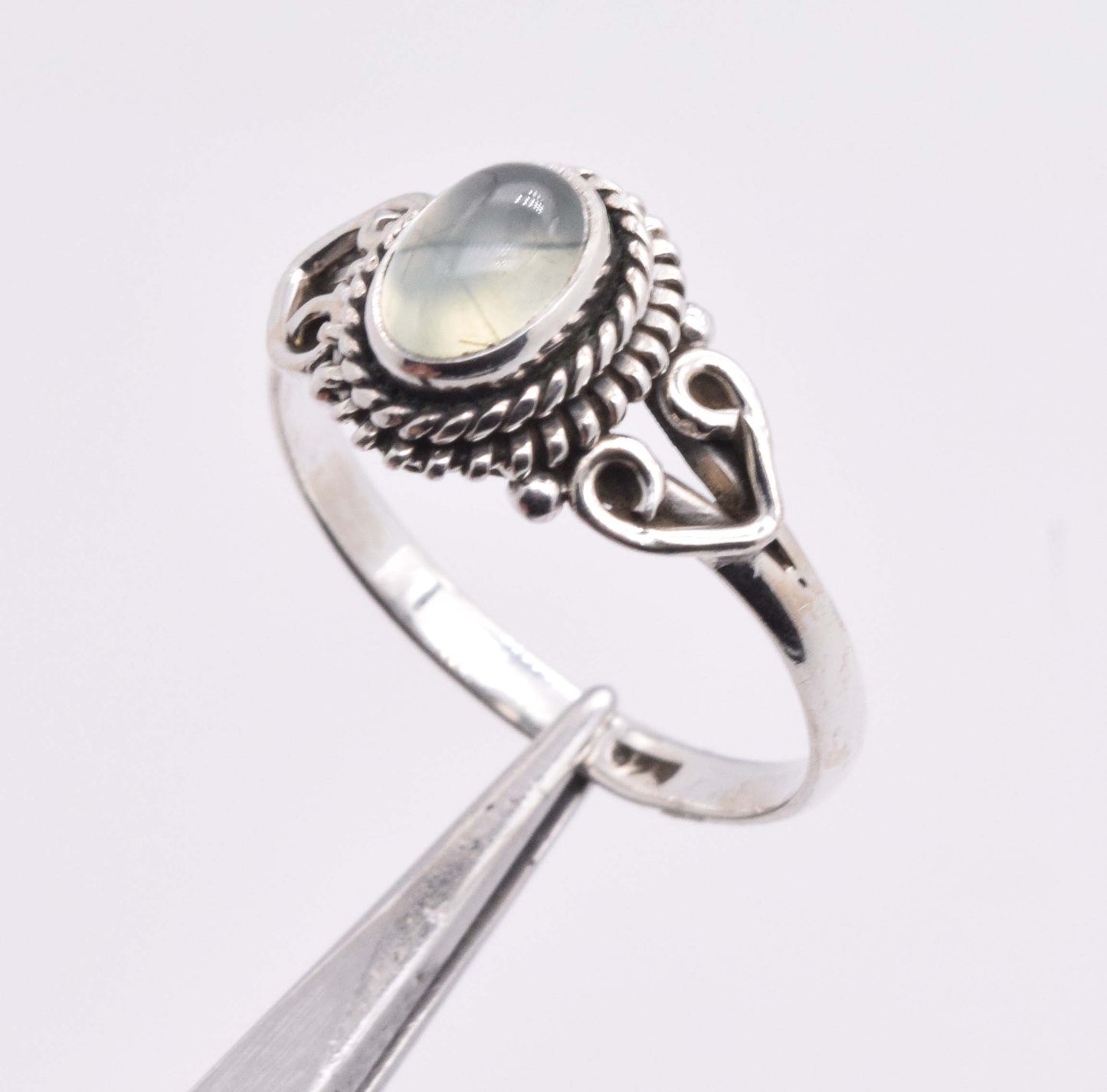 925 Solid Sterling Silver Designer Ring - 2 Grams