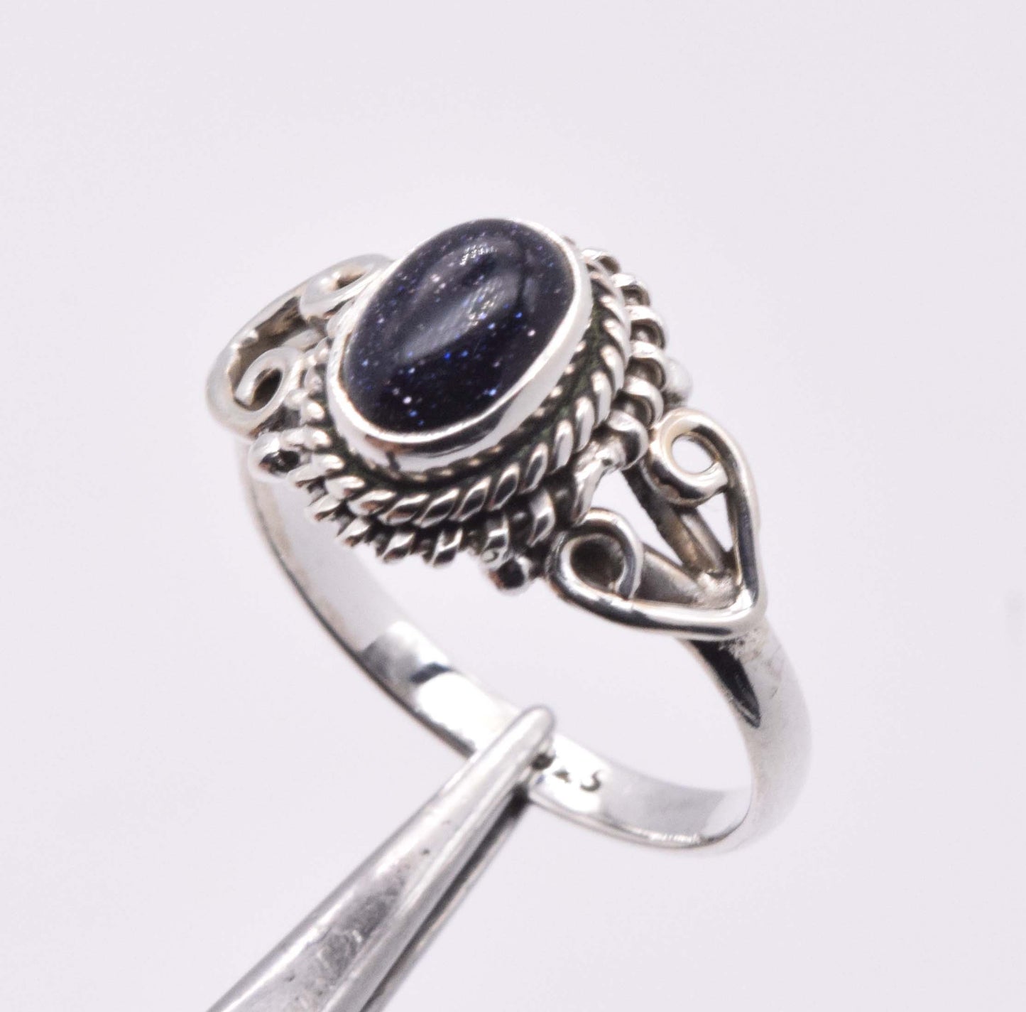 925 Solid Sterling Silver Designer Ring - 2 Grams