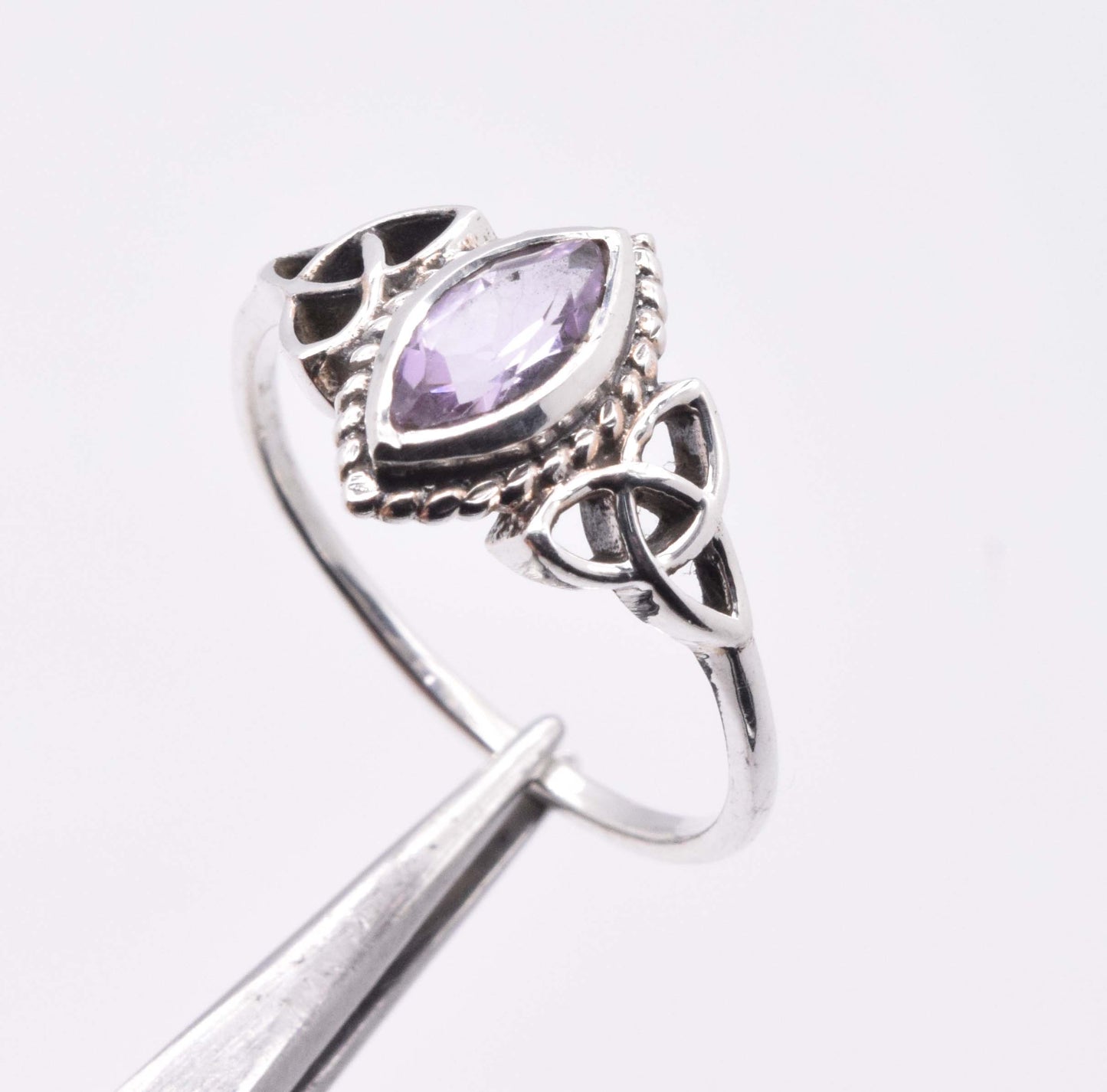 925 Solid Sterling Silver Designer Ring - 2.8 Grams