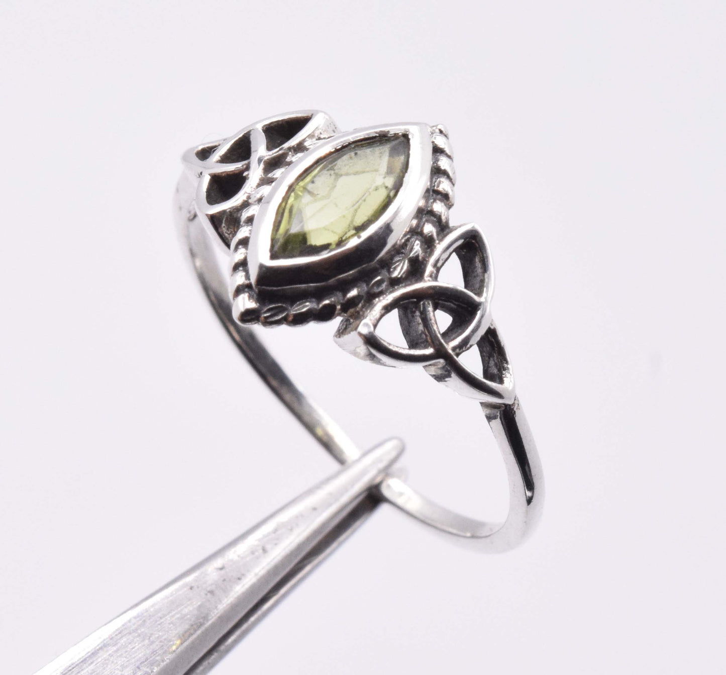 925 Solid Sterling Silver Designer Ring - 2.8 Grams