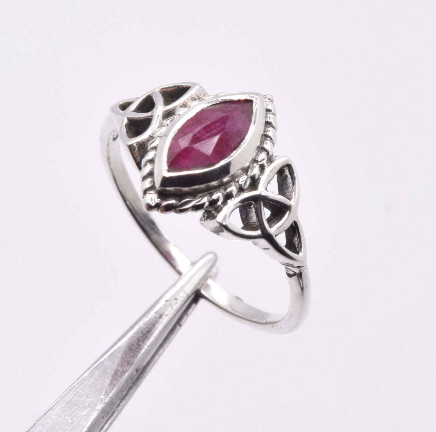 925 Solid Sterling Silver Designer Ring - 2.8 Grams