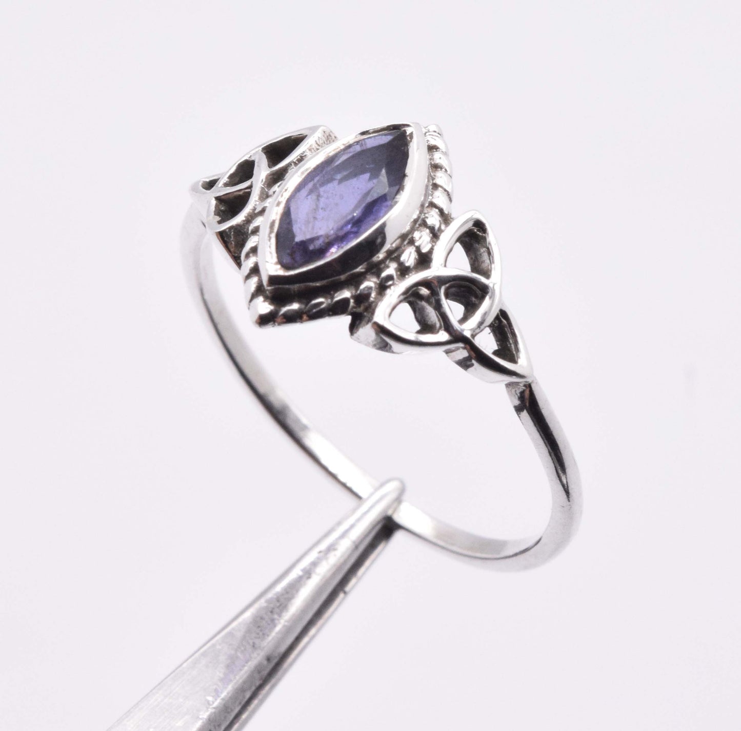 925 Solid Sterling Silver Designer Ring - 2.8 Grams