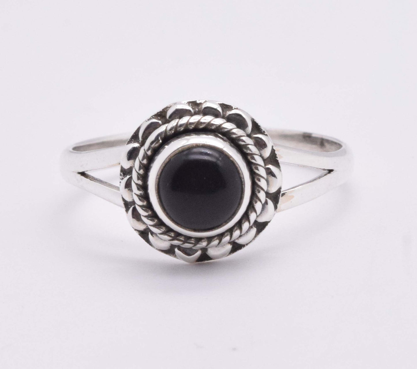 925 Solid Sterling Silver Designer Flower Style Ring - 2.6 Grams