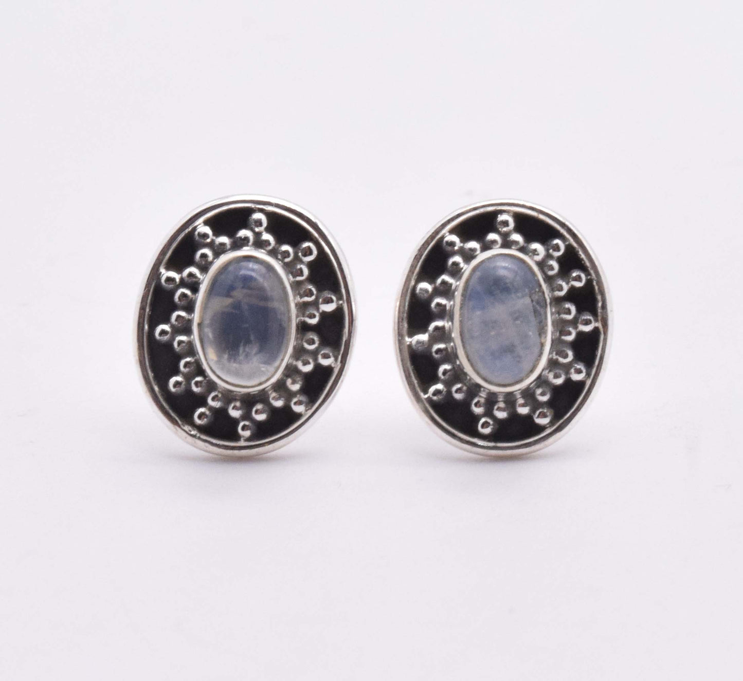 925 Solid Sterling Silver Designer Stud Earring - 2.6 Grams