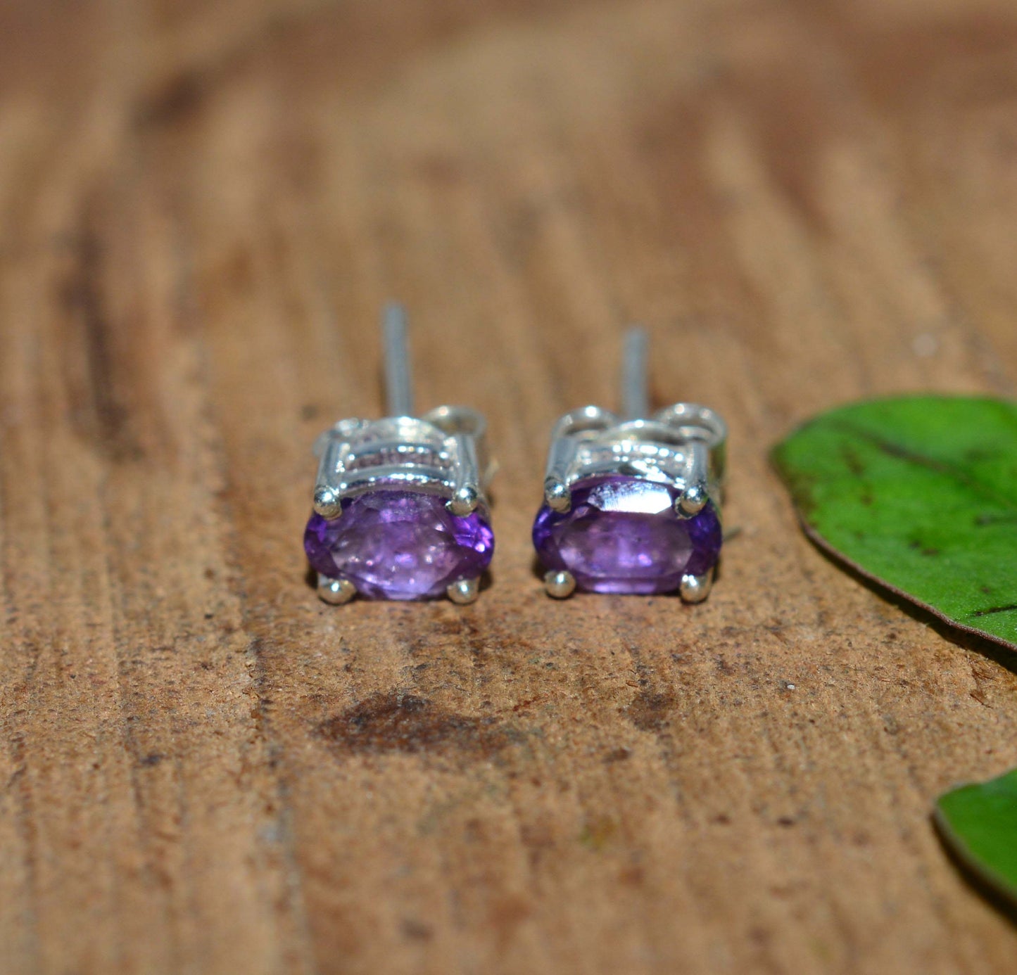925 SOLID STERLING SILVER FACETED PURPLE AMETHYST STUD EARRING