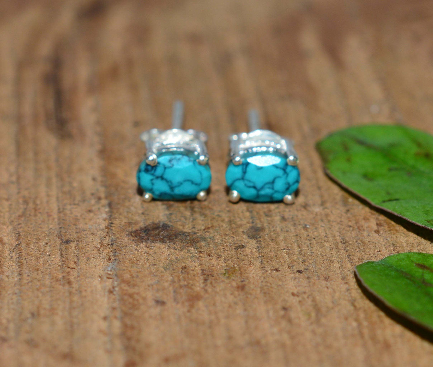 925 SOLID STERLING SILVER FACETED BLUE TURQUOISE STUD EARRING