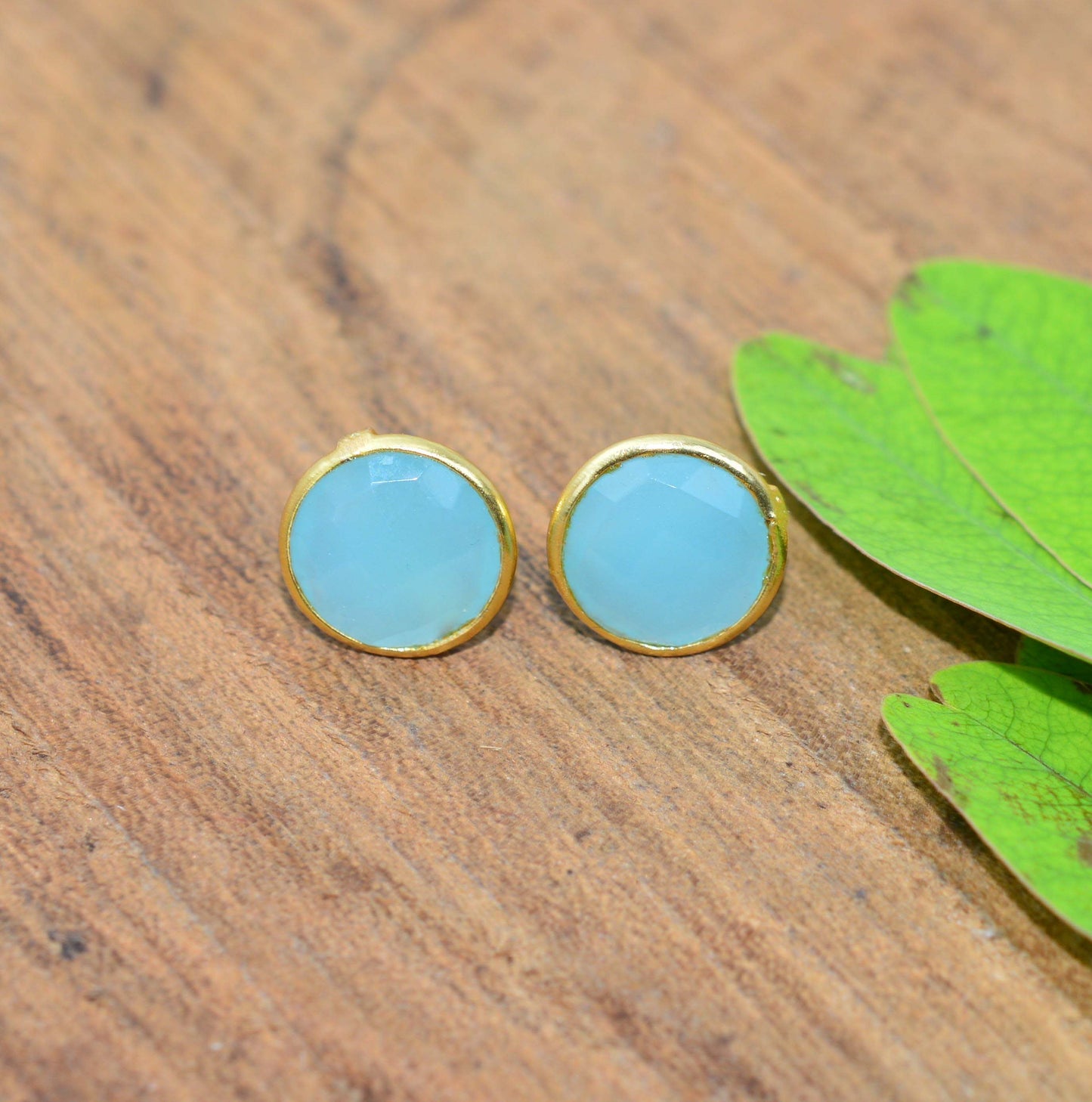 925 SOLID STERLING SILVER 24CT GOLD OVERLAY CUT BLUE CHALCEDONY STUD EARRING