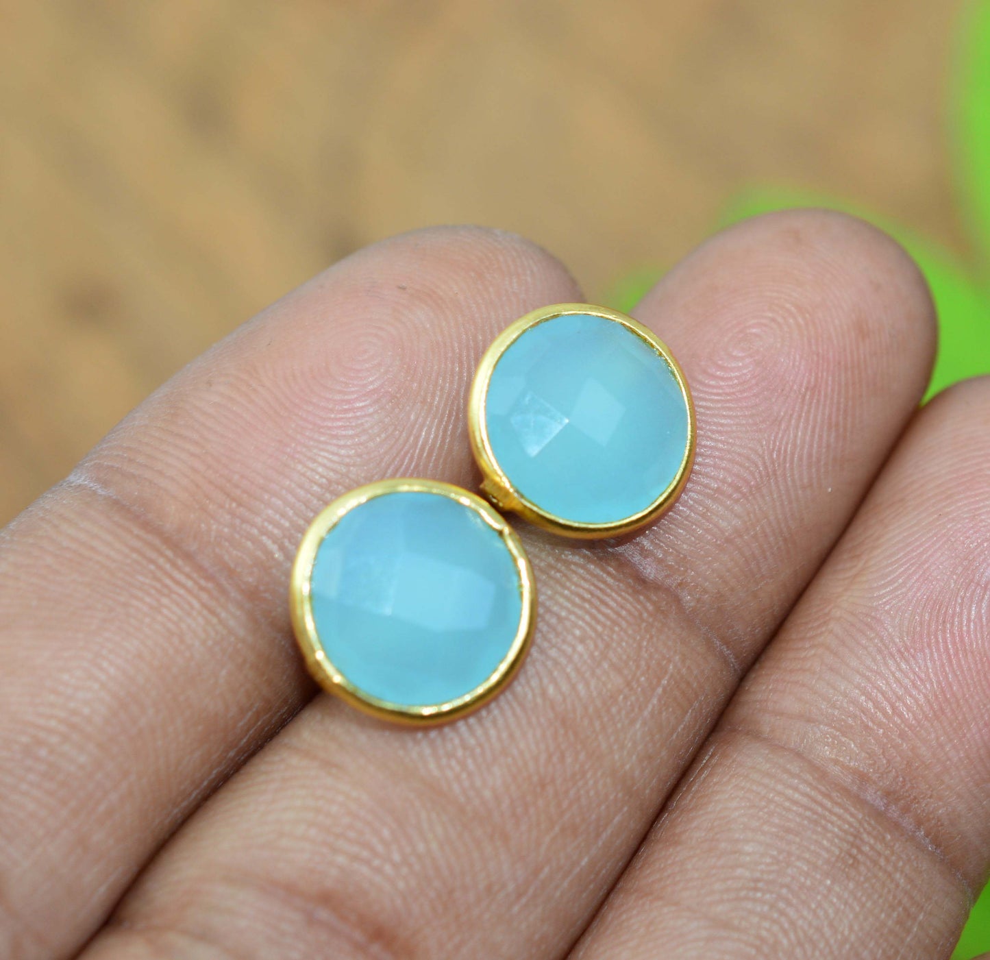 925 SOLID STERLING SILVER 24CT GOLD OVERLAY CUT BLUE CHALCEDONY STUD EARRING