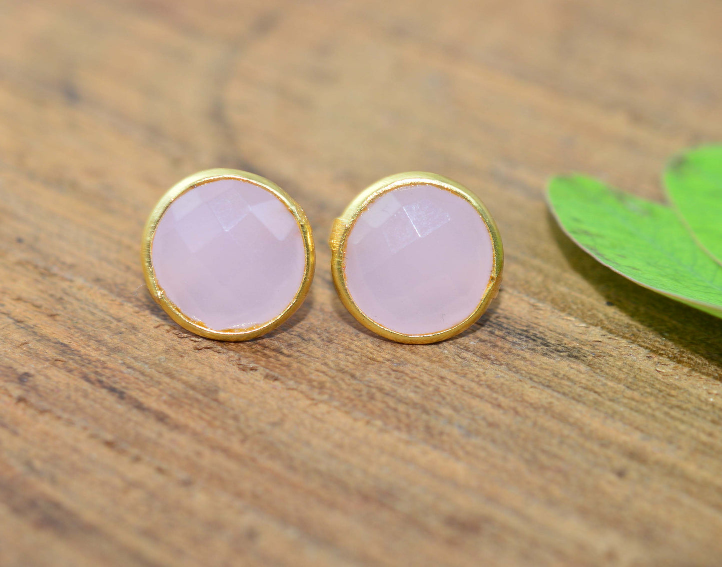 925 SOLID STERLING SILVER 24CT GOLD OVERLAY CUT PINK ROSE QUARTZ STUD EARRING