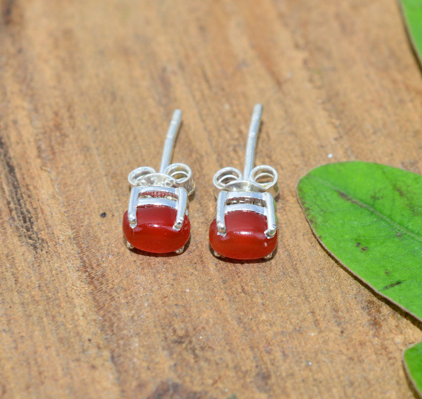925 SOLID STERLING SILVER RED CARNELIAN STUD EARRING