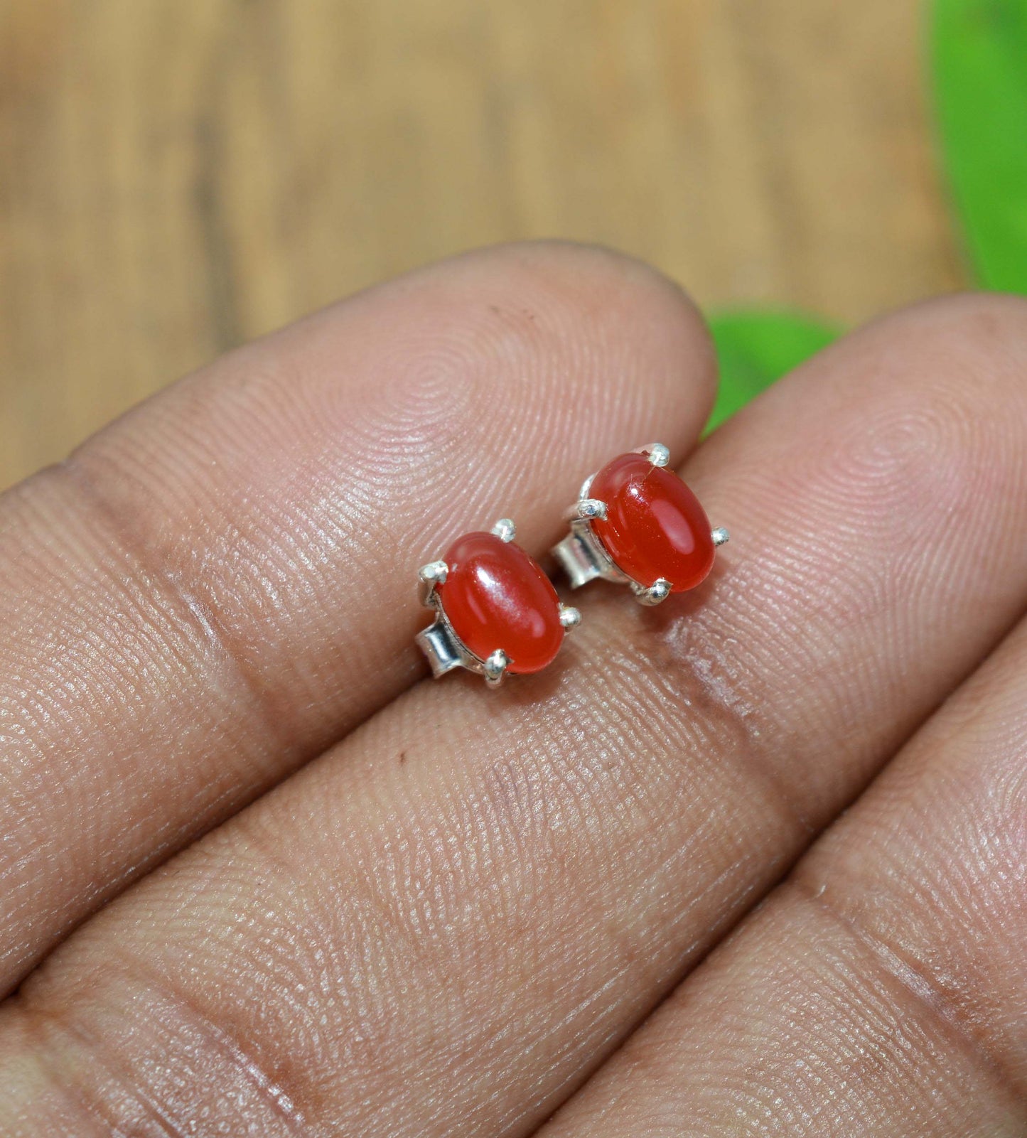 925 SOLID STERLING SILVER RED CARNELIAN STUD EARRING