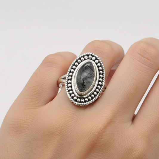 925 Solid Sterling Silver Designer Ring - 3.5 Grams