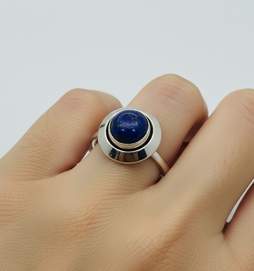 925 Solid Sterling Silver Designer Ring - 2.5 Grams