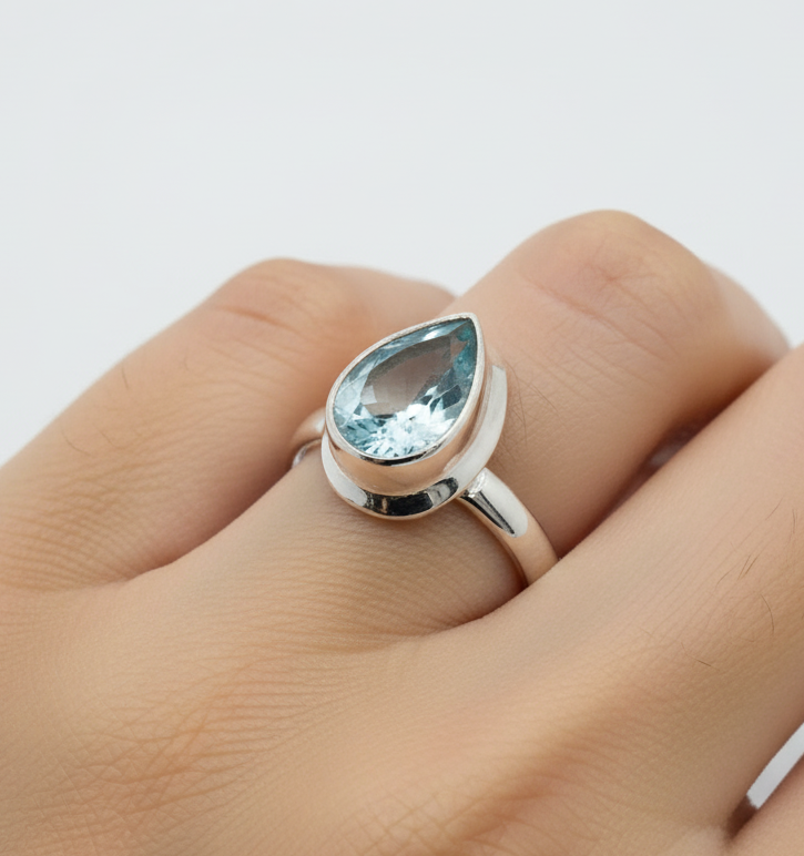 925 Solid Sterling Silver Faceted Blue Topaz Ring - 4 Grams