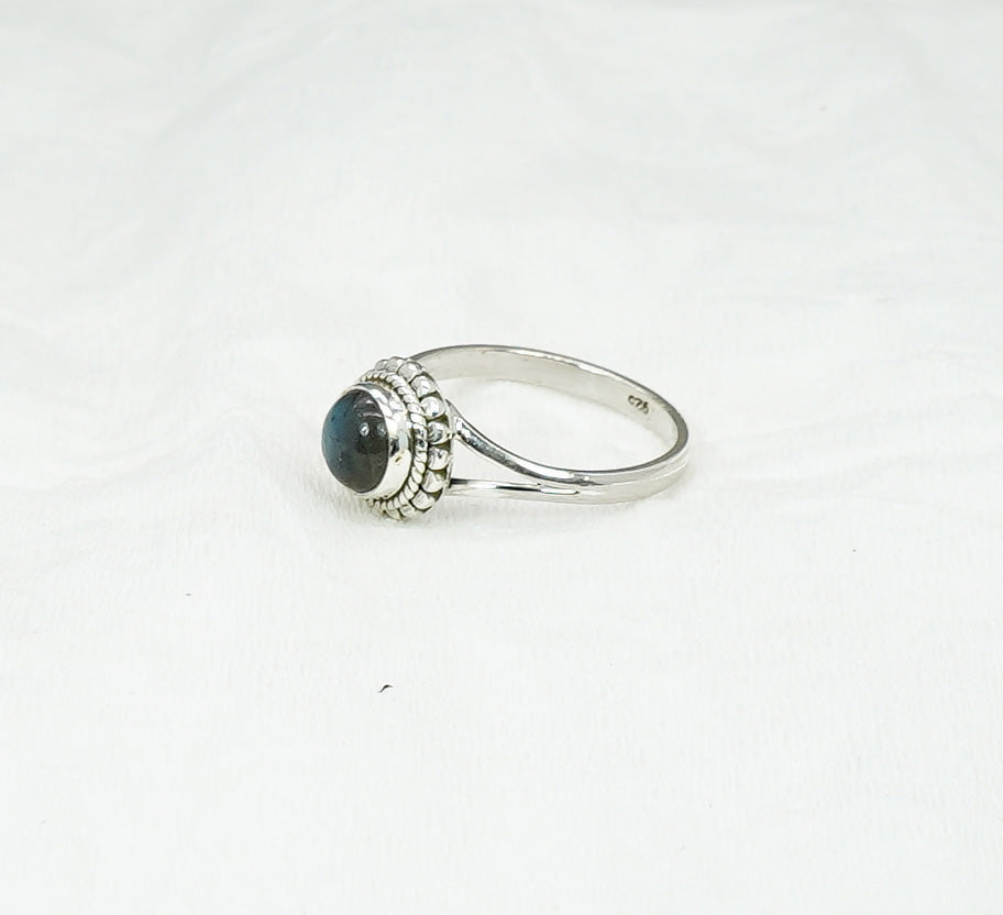 925 Solid Sterling Silver Labradorite Ring - 6 US