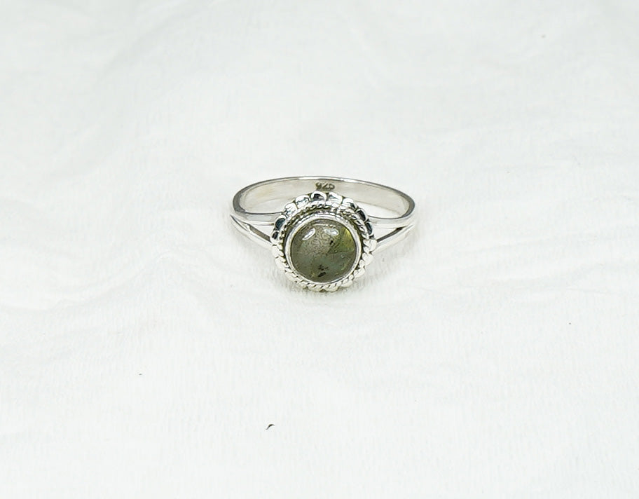 925 Solid Sterling Silver Labradorite Ring - 7 US