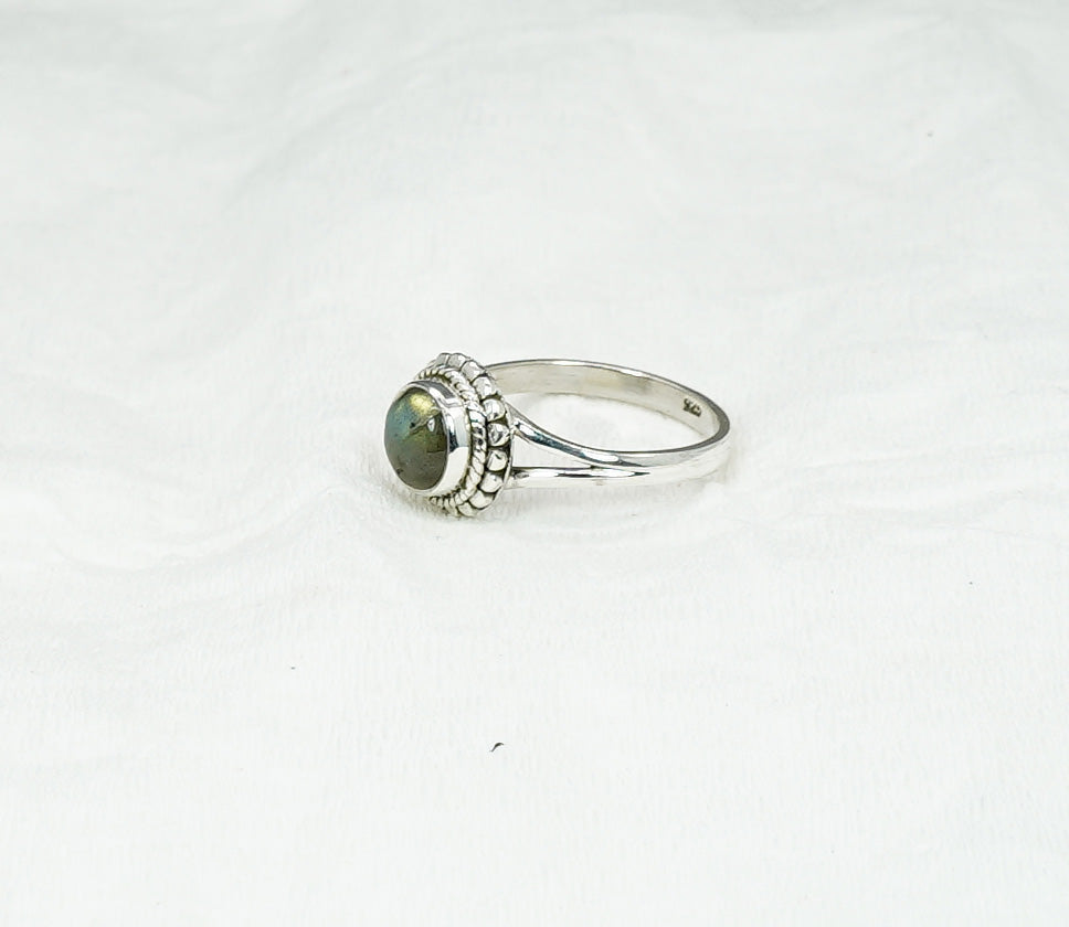 925 Solid Sterling Silver Labradorite Ring - 7 US