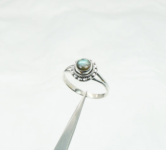 925 Solid Sterling Silver Labradorite Ring - 8 US