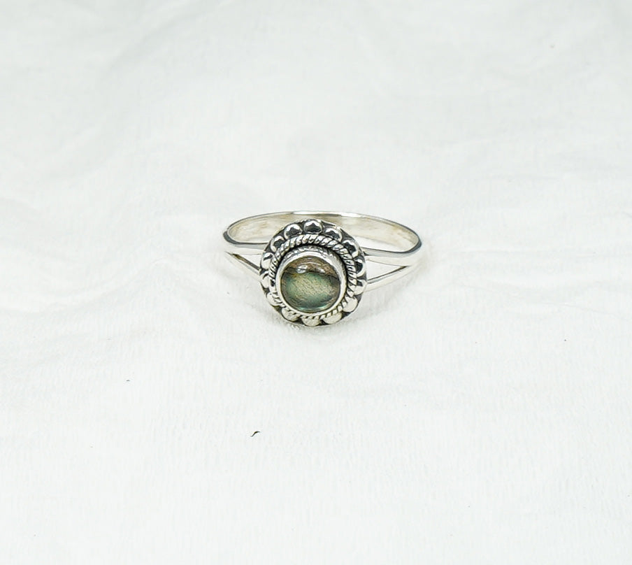 925 Solid Sterling Silver Labradorite Ring - 8 US