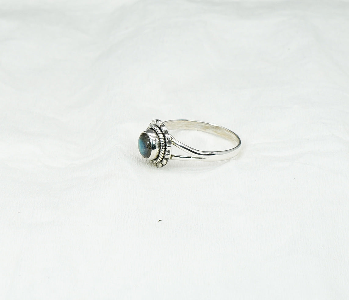 925 Solid Sterling Silver Labradorite Ring - 8 US