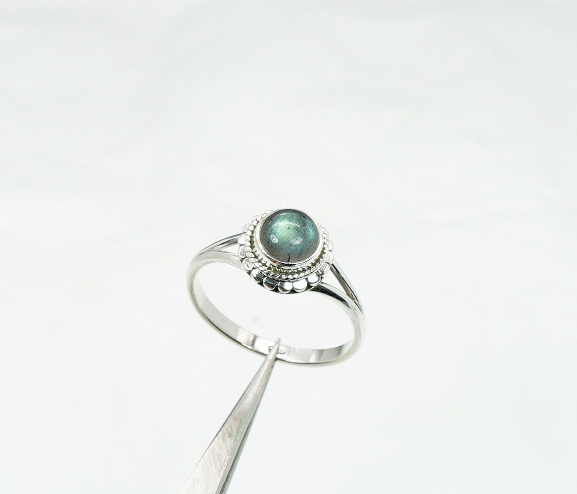 925 Solid Sterling Silver Labradorite Ring - 6 US