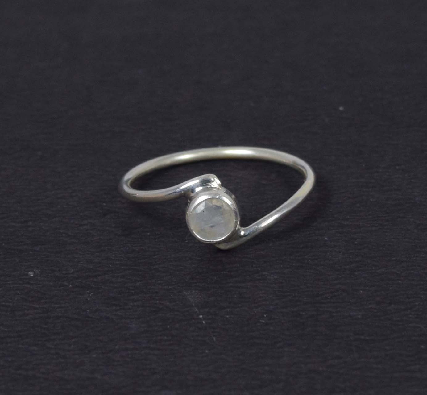 925 Solid Sterling Silver Faceted Side Style Ring - 2.5 Grams