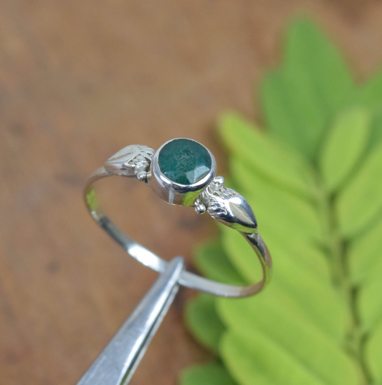 925 Solid Sterling Silver Faceted Simulated Green Emerald Ring