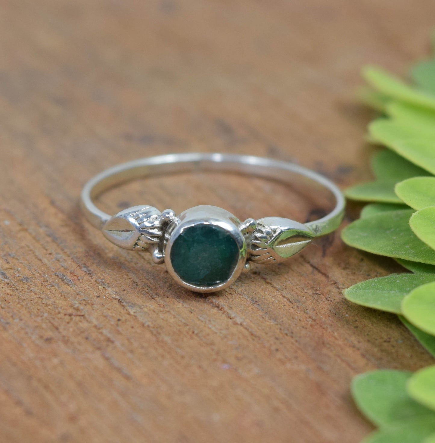 925 Solid Sterling Silver Faceted Simulated Green Emerald Ring