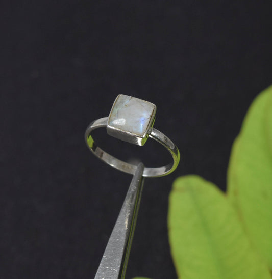 925 Solid Sterling Silver White Rainbow Moonstone Ring -8 US