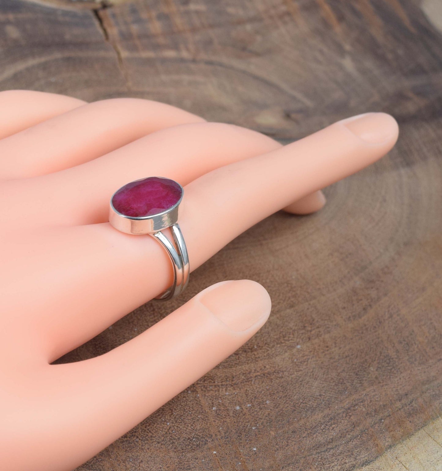 925 Solid Sterling Silver Faceted Simulated Red Ruby Ring -9 us