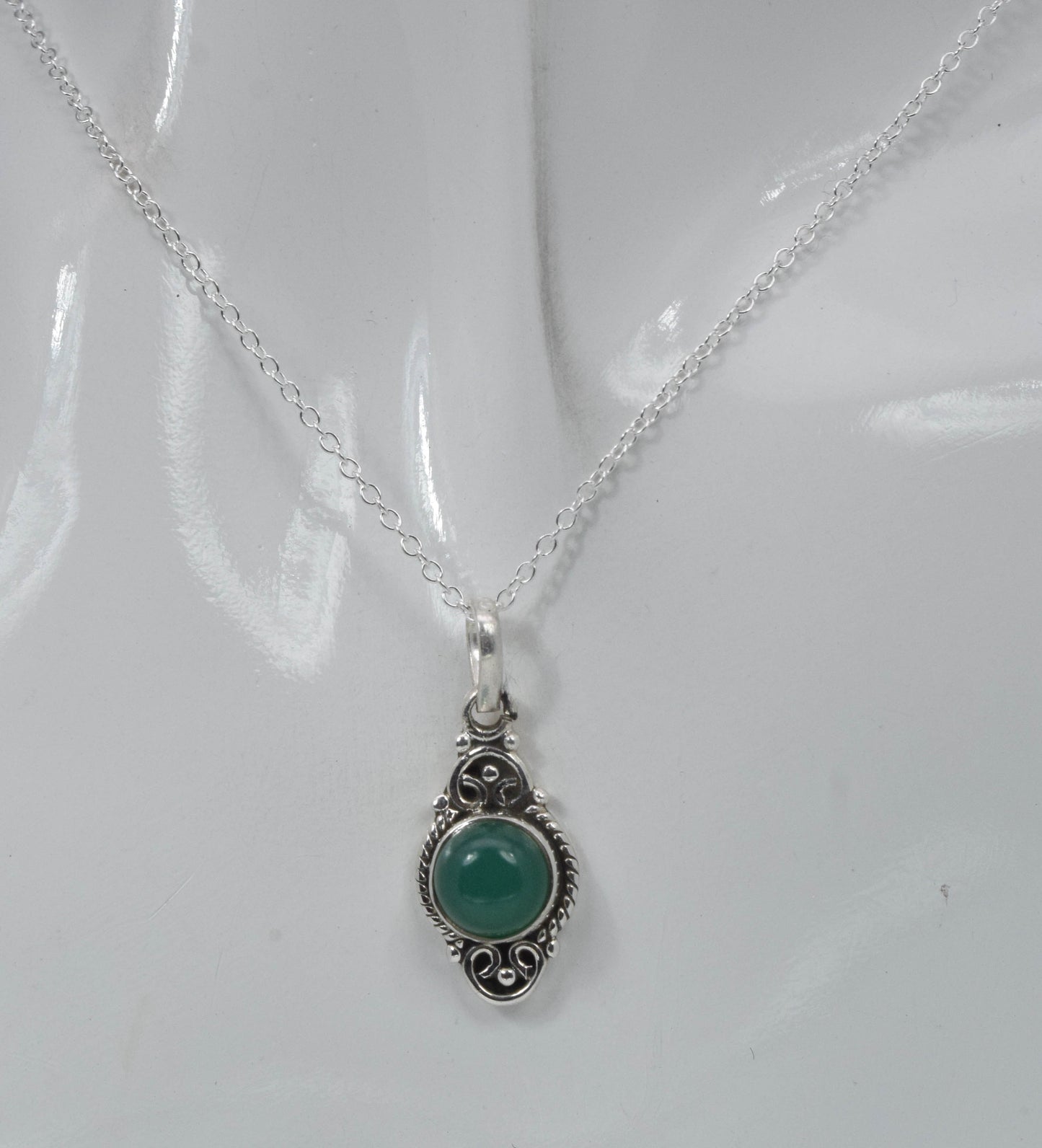 925 Solid Sterling Silver Green Onyx Chain Pendant
