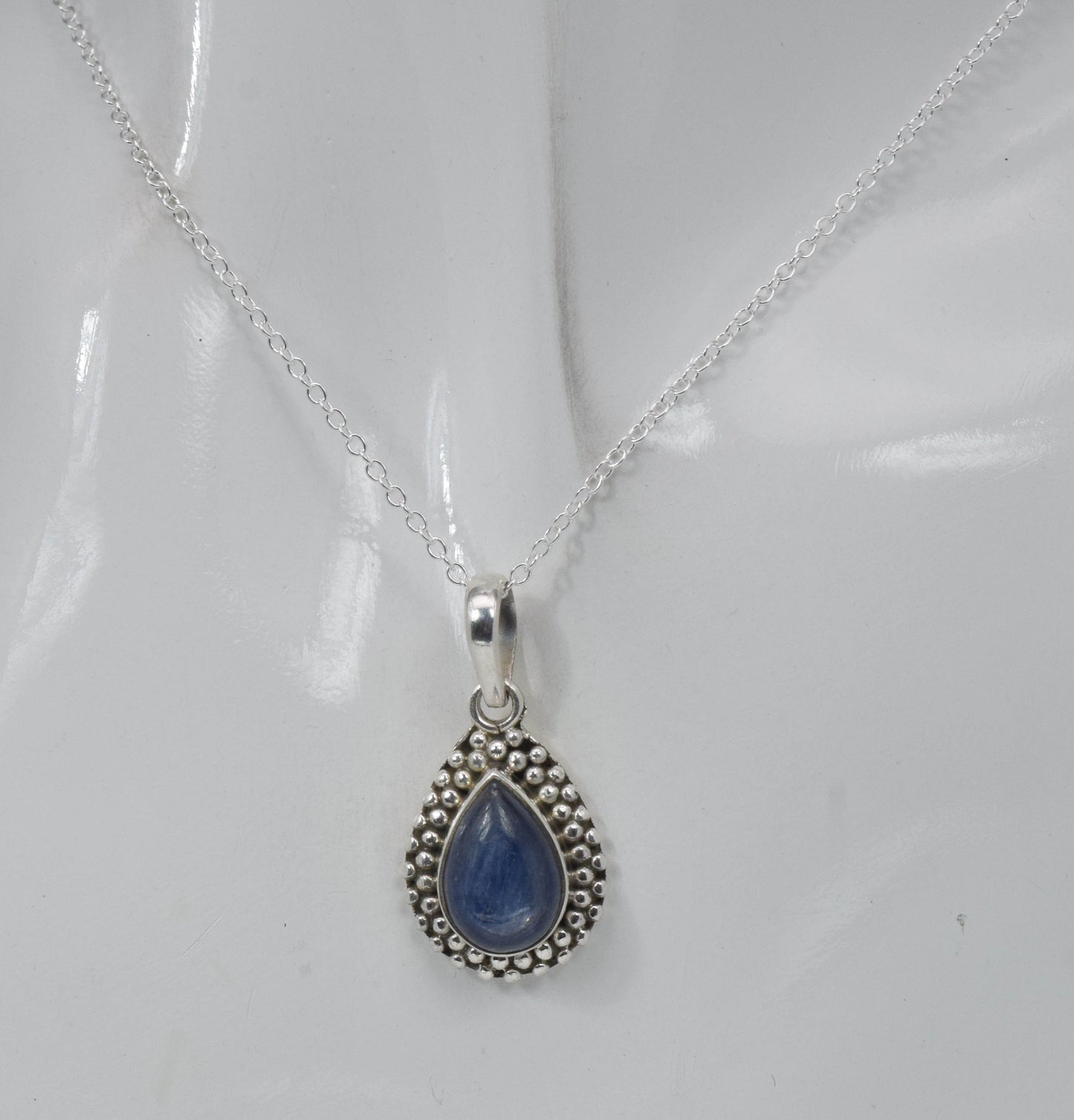 925 Solid Sterling Silver Blue Kynite Chain Pendant
